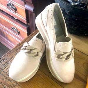 DV Dolce Vita Jhenee Platform SlipOn Taupe Worn Once Size 8.5